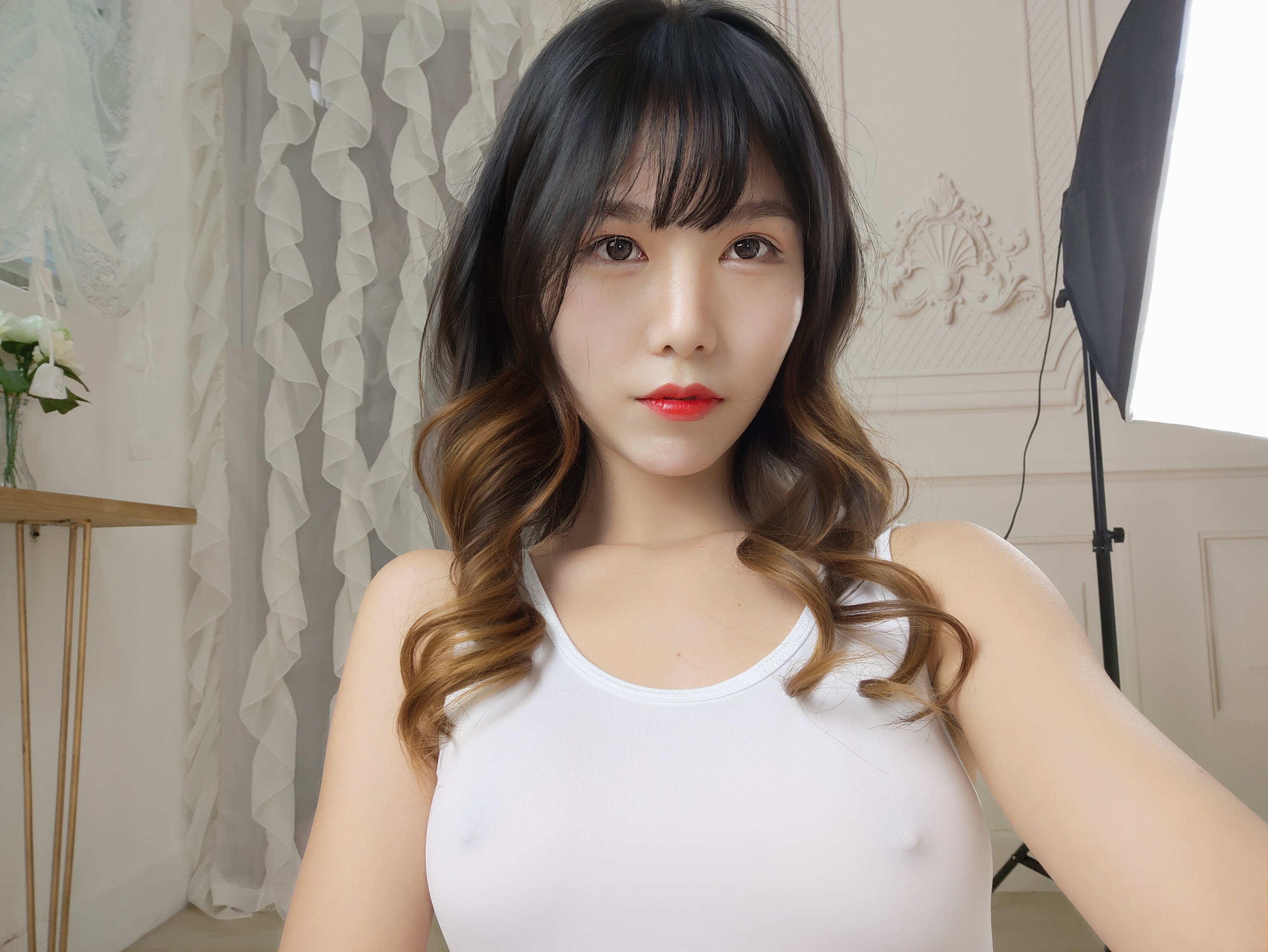 图片[1]-抖娘-利世 – NO.008 白色死库水激凸自拍 [36P]-XikXak